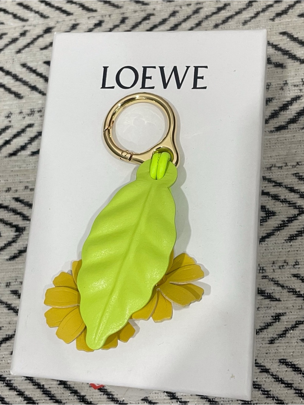 LOEWE Neon Green Leather Keyring with Gold Hardware - Picture 3 of 5